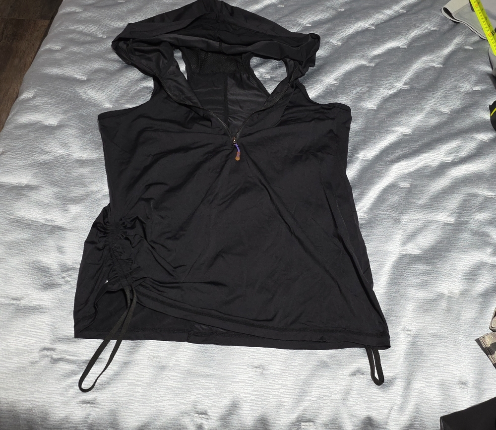 Black Sleeveless Hooded Muscle Tee